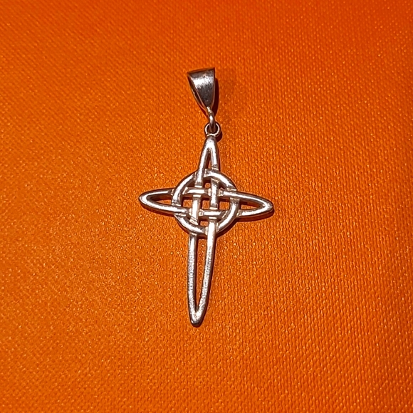 Jewelry - Sterling silver Celtic knot cross pendant St. Patrick's Day 💚 is coming!